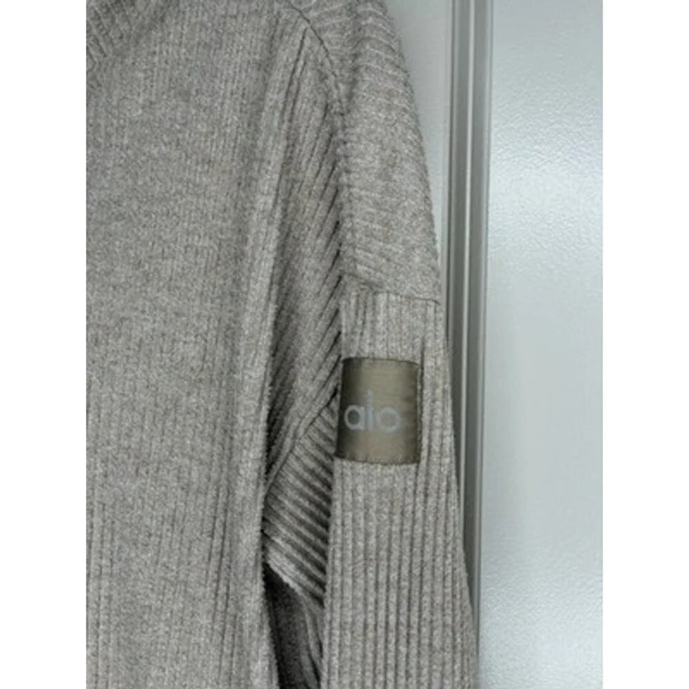 Alo Yoga Muse Hoodie in Gravel Size Small Cropped Ribbed